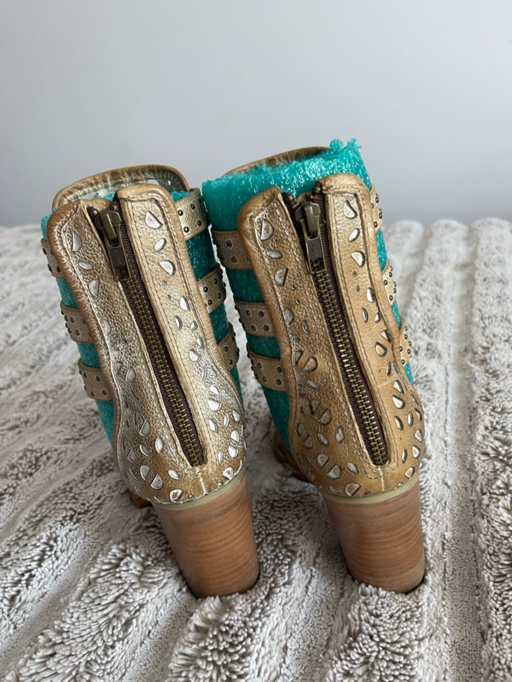 Freebird by Steven Hawk sandals in taupe - Picture 5 of 11